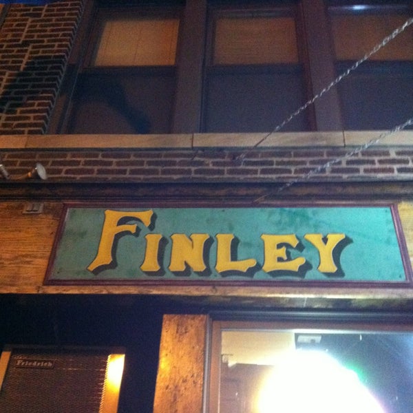 Foto tirada no(a) Finley Dunne&#39;s Tavern por Kelly C. em 1/12/2013
