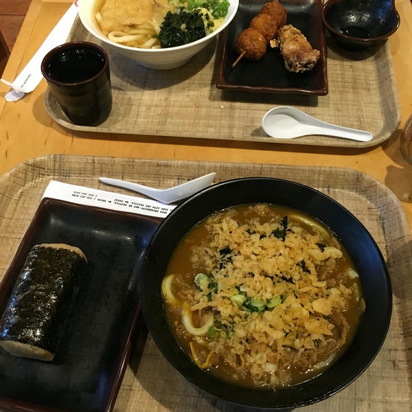Photo taken at U:DON Fresh Japanese Noodle Station by Vincent S. on 5/29/2016