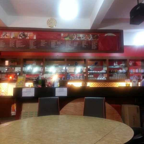 รูปภาพถ่ายที่ Restoran Haji Sharin Low KB โดย Sally S. เมื่อ 2/24/2013