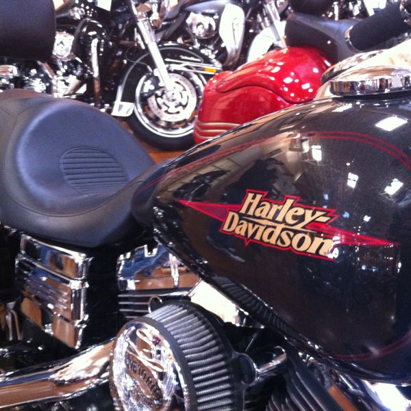 Das Foto wurde bei Red Rock Harley-Davidson von Eduardo H. am 1/7/2013 aufgenommen