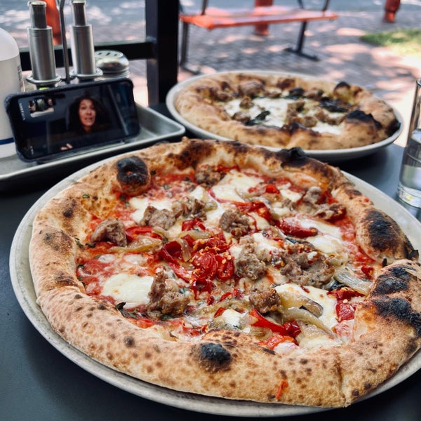 Photo taken at Tutta Bella Neapolitan Pizzeria by Dave W. on 5/22/2022