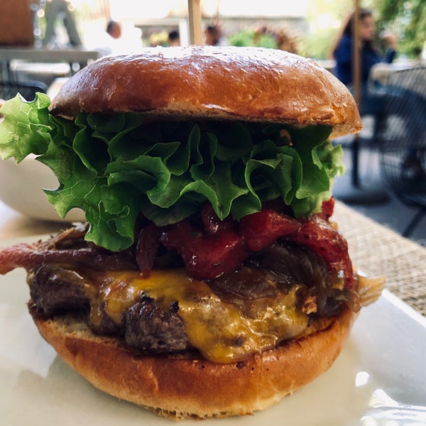 Foto scattata a Pono Burger da Dave W. il 8/19/2019