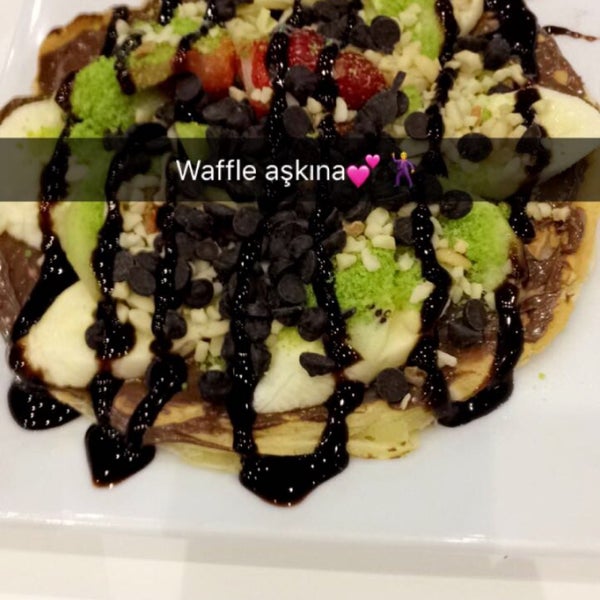 Photo taken at Ortaköy Kumpir &amp; Waffle by Büşra on 10/29/2017