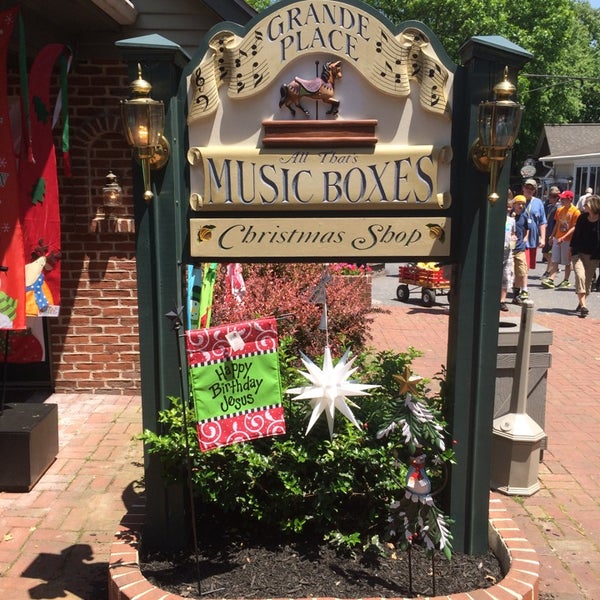 Grande Place Music Boxes & Christmas Intercourse, PA
