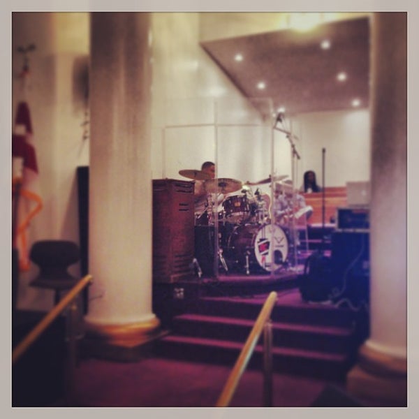 Foto diambil di New Samaritan Baptist Church oleh James D. pada 8/10/2013