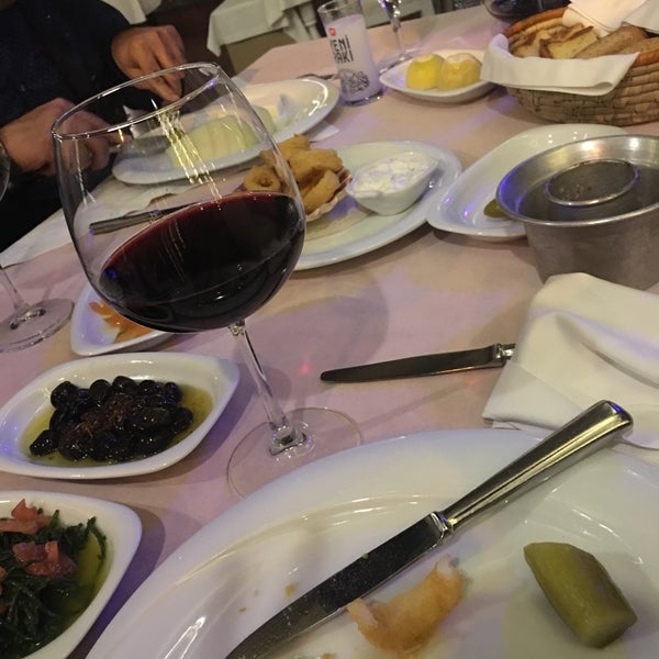 Das Foto wurde bei Kalkan Balık Restaurant von Zehra İ. am 12/25/2018 aufgenommen