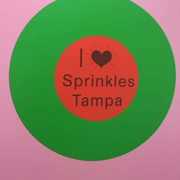 9/22/2016 tarihinde Hessa A.ziyaretçi tarafından Sprinkles Tampa'de çekilen fotoğraf