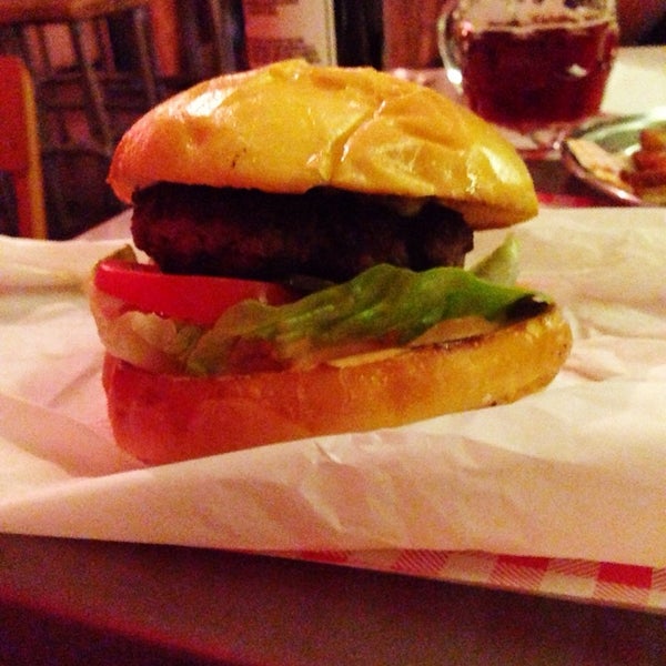 Foto tomada en Burger Meats Bun  por Jack O. el 3/24/2014