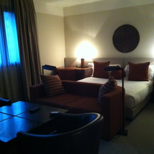 Foto diambil di Milan Suite Hotel oleh Carlos D. pada 10/4/2012