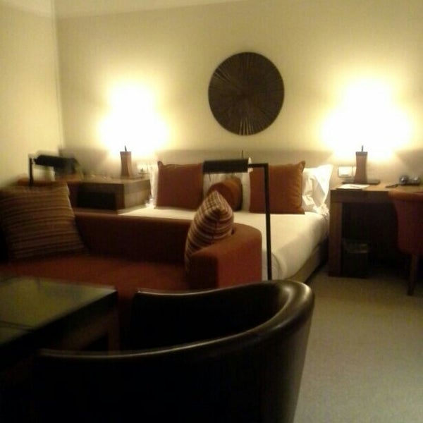 Foto diambil di Milan Suite Hotel oleh Carlos D. pada 12/18/2013