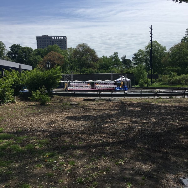 Foto tomada en LeFrak Center at Lakeside  por Patrick D. el 5/19/2019