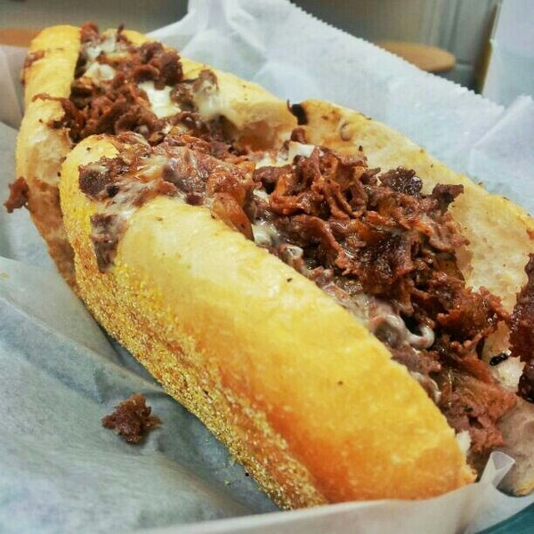 Photo prise au Direct From Philly Cheesesteaks par Nelson D. le3/24/2013
