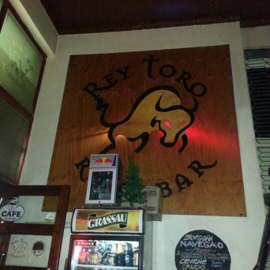 รูปภาพถ่ายที่ Rey Toro Restobar โดย Manuela D. เมื่อ 1/15/2013