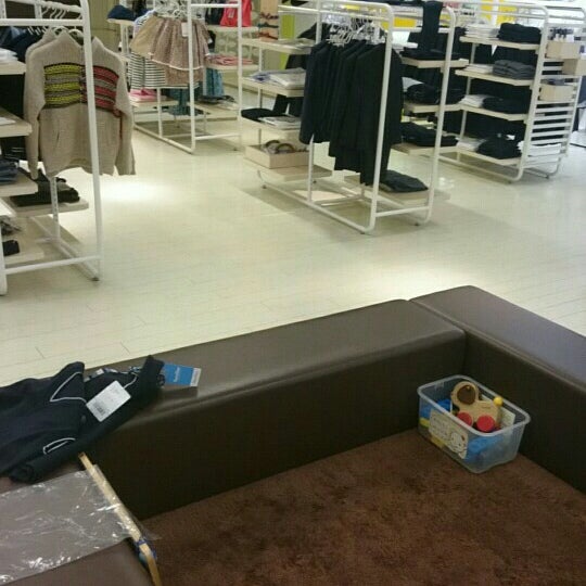 ファミリア 高島屋新宿店 西新宿 0 Tips