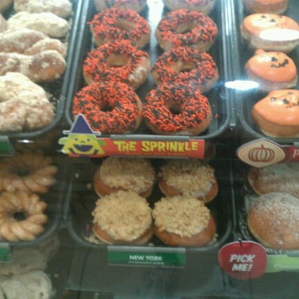 Photo taken at Krispy Kreme Doughnuts by Miguel V. on 10/5/2012