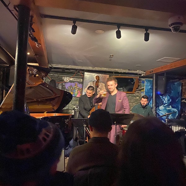 Photo taken at Smalls Jazz Club by Rohan M. on 11/25/2021