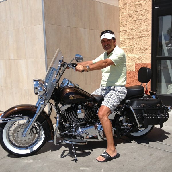 6/2/2013에 Santiago P.님이 Red Rock Harley-Davidson에서 찍은 사진