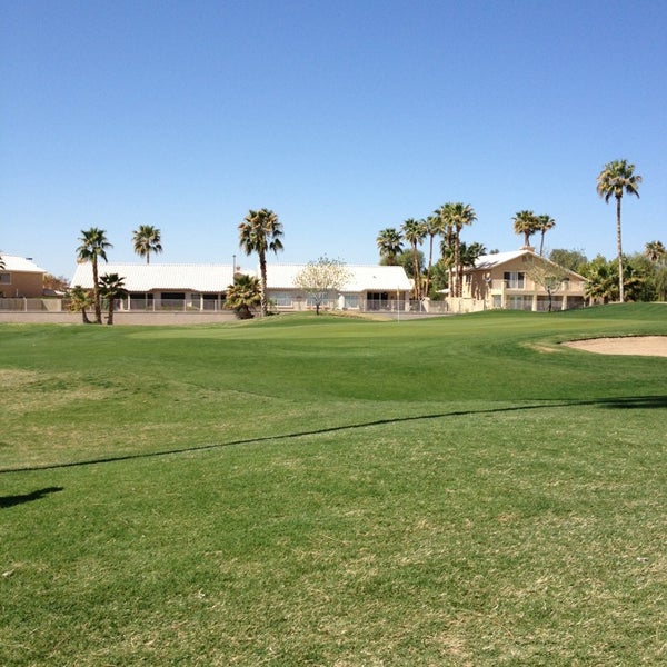 รูปภาพถ่ายที่ The Legend at Arrowhead Golf Club โดย Santiago P. เมื่อ 3/18/2013