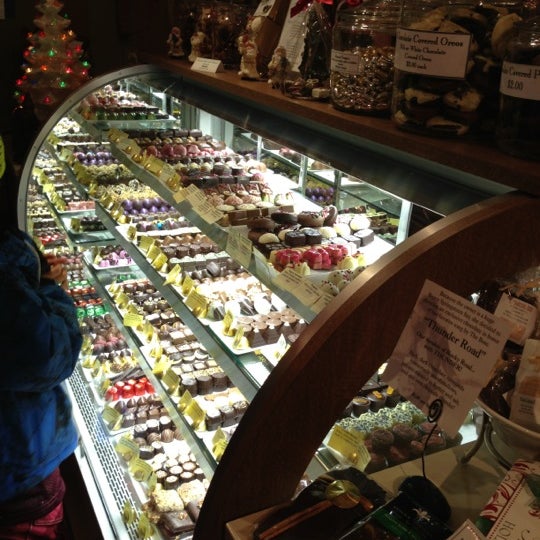 12/15/2012 tarihinde Bijan S.ziyaretçi tarafından Beacon Hill Chocolates'de çekilen fotoğraf