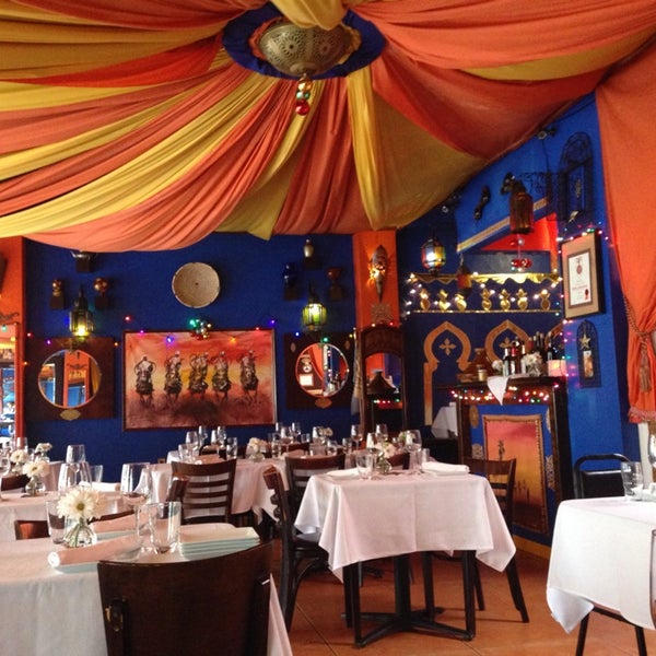 รูปภาพถ่ายที่ Morocco&#39;s Restaurant โดย Erica W. เมื่อ 12/27/2013
