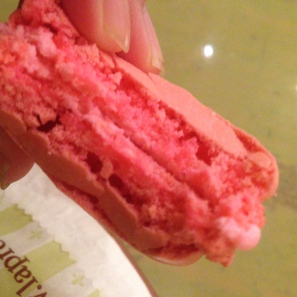 The rose macaron is heavenly. The best of the lot. Pistachio macaron was disappointing.