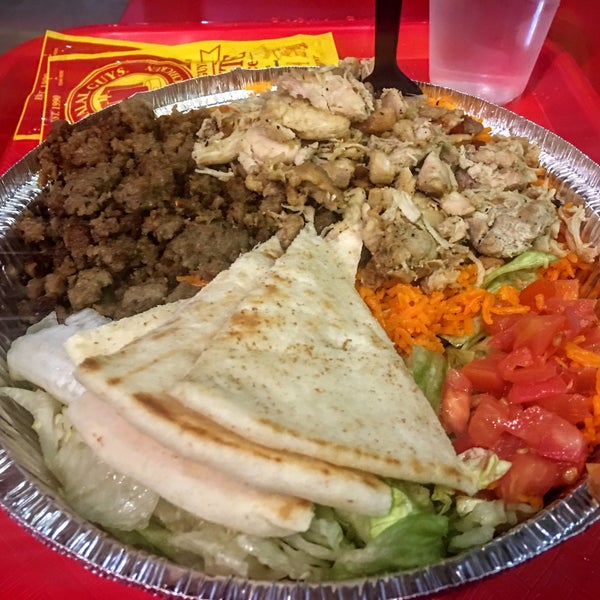 I'm a fan of the original streetcar in New York, this place hits the spot. The combo plate of chicken and Beef gyro is great especially with the white sauce. Small eating area. Good for a quick meal