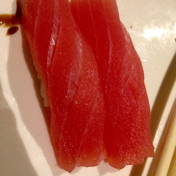 รูปภาพถ่ายที่ Sake2Me Sushi - Cerritos โดย Justin O. เมื่อ 10/8/2015