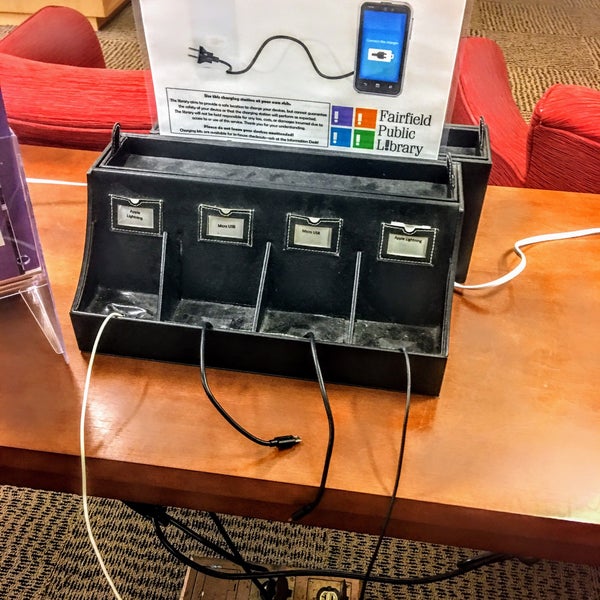 There are charging stations in the lobby. It's fairly easy to rent a computer for an hour.
