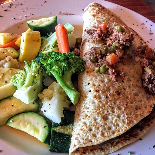 The shepherds pie boxty was a very thick crêpe filled with your typical shepherds pie filling, a ground beef mixture. It's good and hearty.