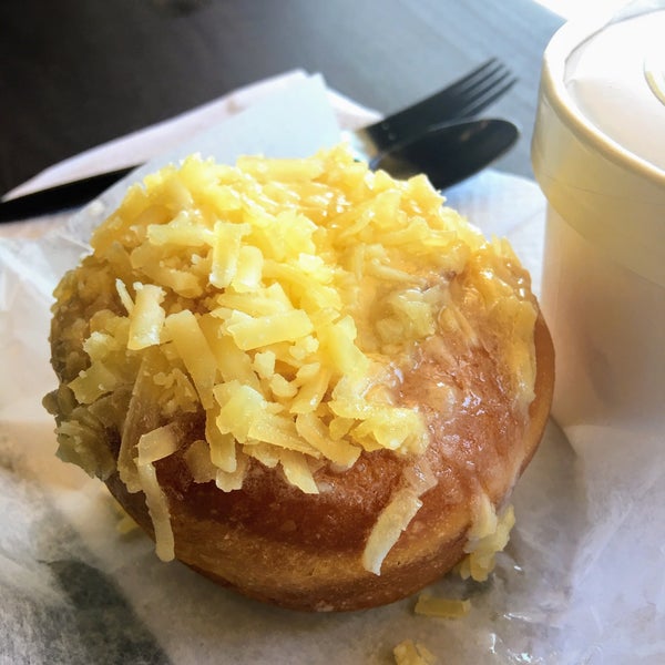 The ensaymada, Filipino brioche, is one of the best one’s I’ve had anywhere. The banana pudding is good too. There are no seats.