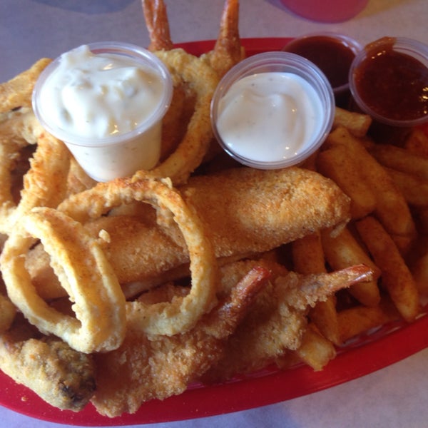 The fried combo was good and filling with fried shrimp, fish, oyster and calamari.