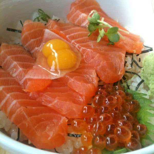 Foto tirada no(a) Kushi Izakaya &amp; Sushi por Ada K. em 12/2/2012