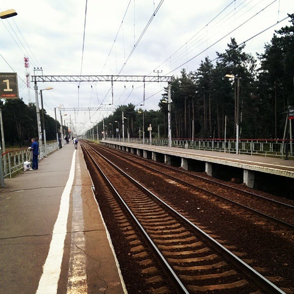 Станция заря московская область. Платформа заря балашиха. Станция карачарово горьковского направления. От жд до зари. Электрички.