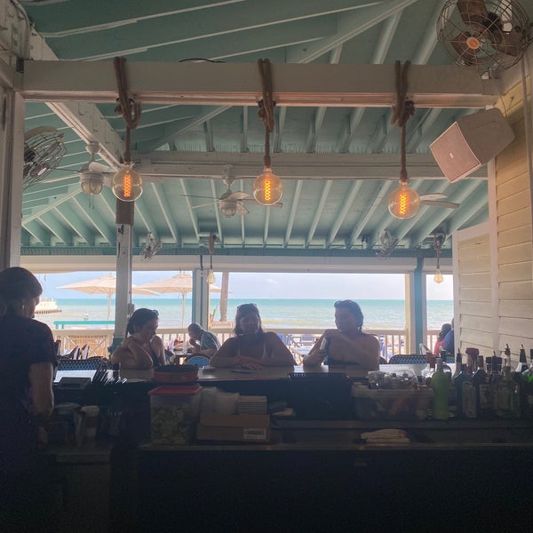 รูปภาพถ่ายที่ Southernmost Beach Cafe โดย Becky เมื่อ 1/20/2022