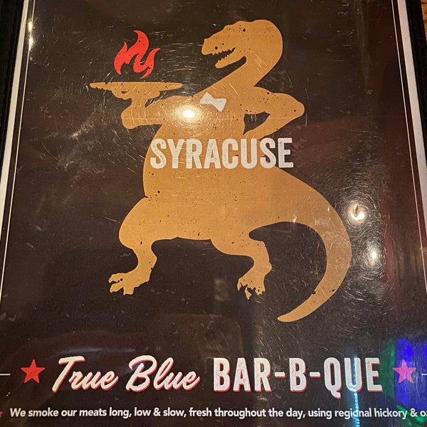 Foto tirada no(a) Dinosaur Bar-B-Que por Becky em 1/27/2023