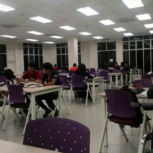 Bilik Bacaan Ptar Uitm Dengkil College Library In Selangor