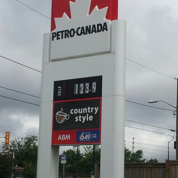 Petro Canada Gas Station In Niagara Falls