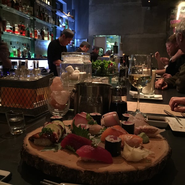รูปภาพถ่ายที่ The One Sushi + โดย Gypsy H. เมื่อ 3/7/2015