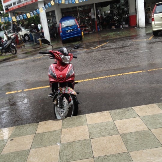 Racing Z Tyre Sdn Bhd Automotive Repair Shop in Seri Kembangan