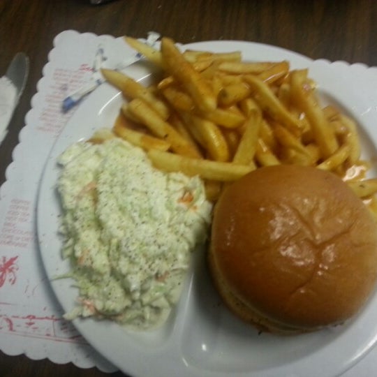 Photo taken at Georgia Pig Barbecue Restaurant by Ian E. on 10/5/2012