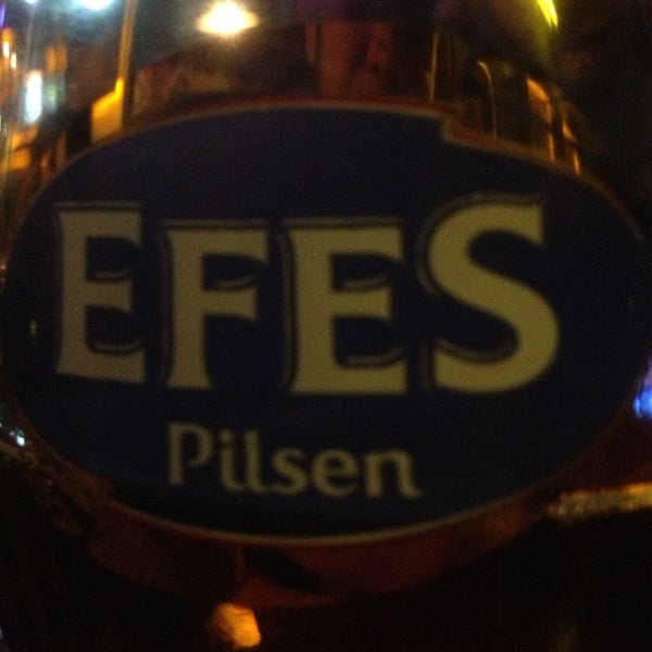Foto diambil di Maschera Efes Beer Cafe &amp; Bistro oleh Yorgo pada 5/6/2013