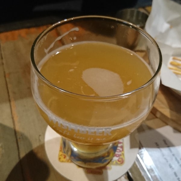 Photo taken at Wishbeer by inanza on 9/14/2018