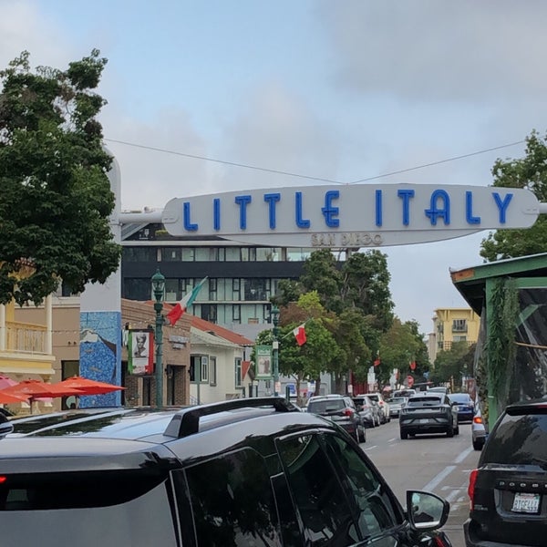 Снимок сделан в Little Italy Mercato пользователем Billy T. 9/26/2021
