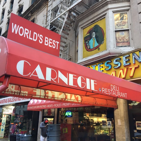 Снимок сделан в Carnegie Deli пользователем Stephen C. 10/15/2016