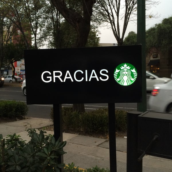 Foto tomada en Starbucks  por Victor M. el 11/23/2015