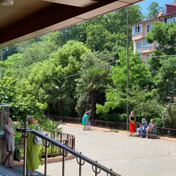 9 сочинская гимназия. Сквер бытха сочи. 9 гимназия сочи новый корпус. Островского. Гимназия № 9 им.