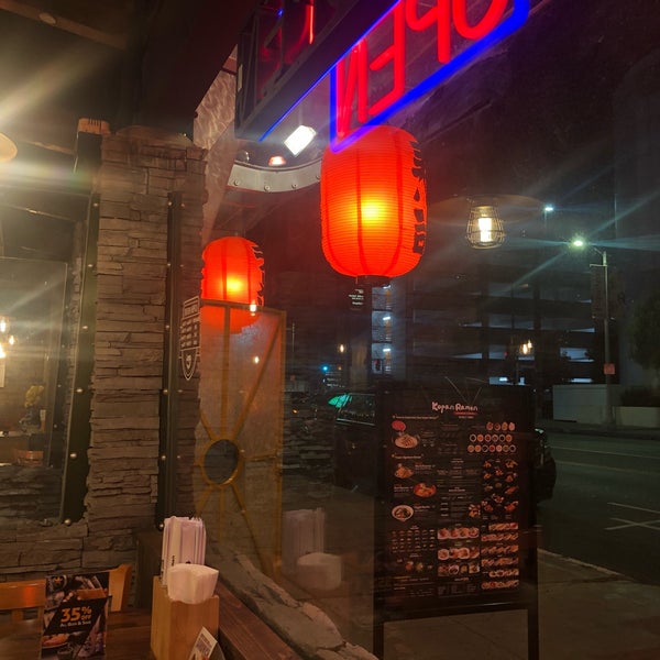Foto tirada no(a) Sushi Mon Japanese Cuisine por АЛЕНА К. em 3/31/2019