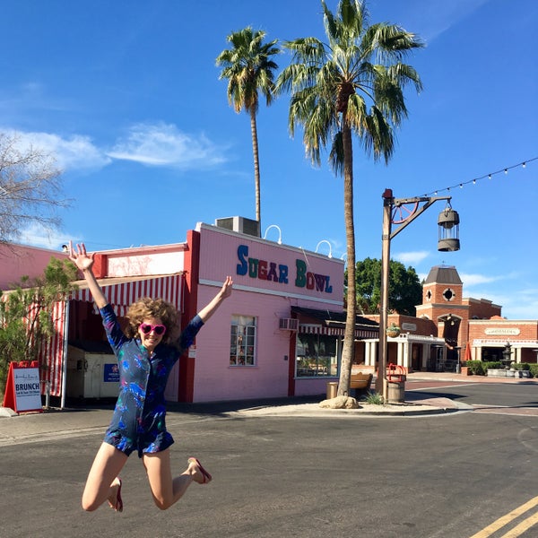 3/29/2018にLouise G.がSugar Bowl Ice Cream Parlor Restaurantで撮った写真