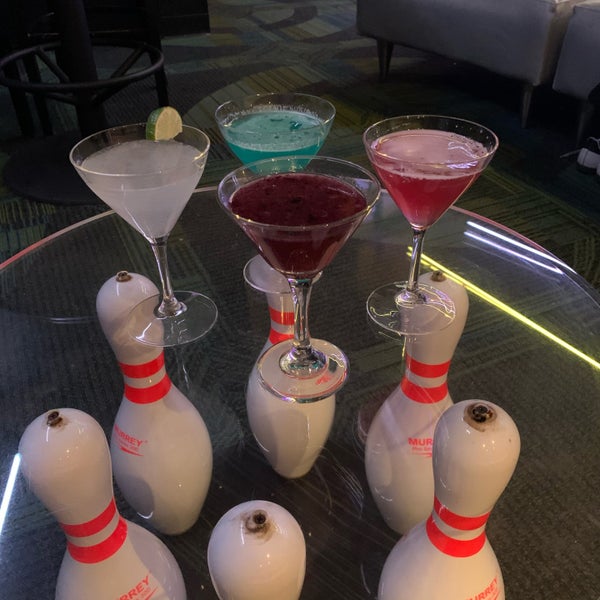 Foto tirada no(a) Blackhawk Bowl / Martini Lounge por Louise G. em 12/23/2019