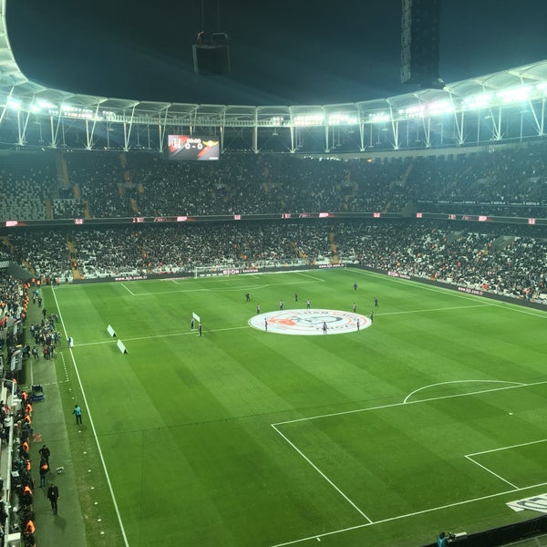 รูปภาพถ่ายที่ Tüpraş Stadyumu โดย Frt .. เมื่อ 11/17/2017